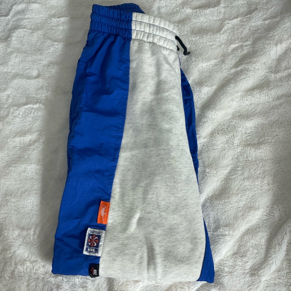 NIKE SWEATPANTS SIZE SMALL IN WOMEN